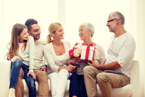 SIGNS TO WATCH WHEN VISITING ELDERLY LOVED ONES THIS HOLIDAY SEASON