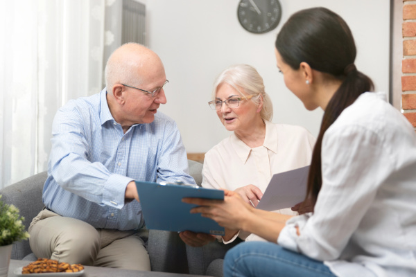 what does a senior living advisor do
